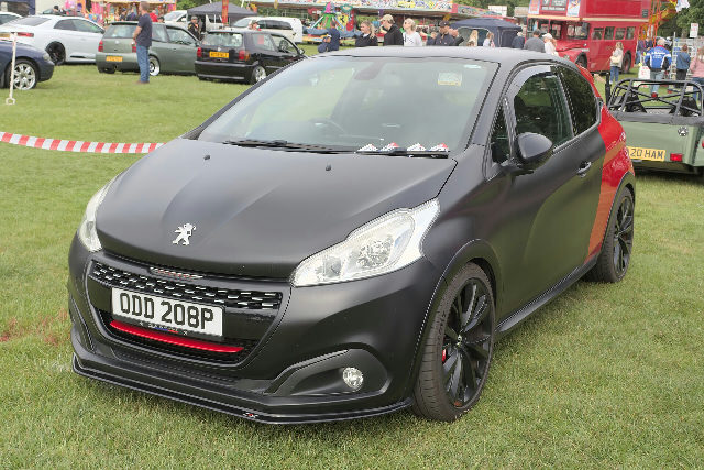 PEUGEOT 208 BASE / ÚNICA — foto 2
